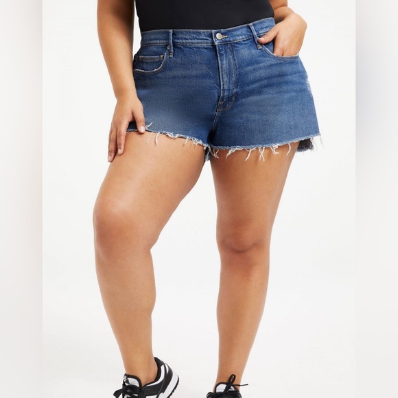 Good American 90s Denim Shorts - Picture 4 of 4